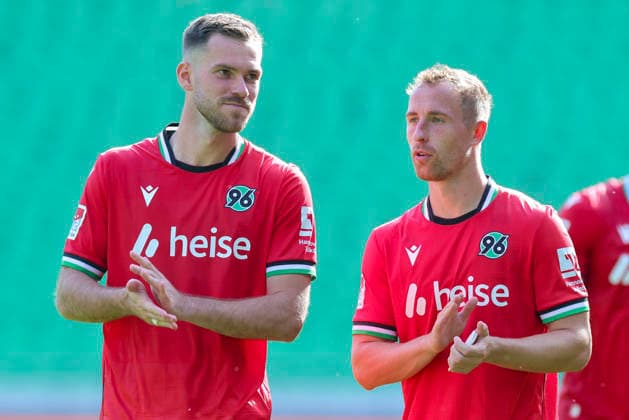 Boris Tomiak of Hannover 96 and Maurice Neubauer of Hannover 96 chat during the friendly match between Hannover 96 and SC Verl, Heinz von Heiden Arena on October 3, 2026, in Hannover, Germany. Photo by Marco Steinbrenner, DeFodi Images. Boris Tomiak of Hannover 96 and Maurice Neubauer of Hannover 96 talk together during the friendly match between Hannover 96 and SC Verl at Heinz von Heiden Arena on October 3, 2026 in Hannover, Germany. Photo by Marco Steinbrenner, DeFodi Images. Photo by Marco Steinbrenner, DeFodi Images.