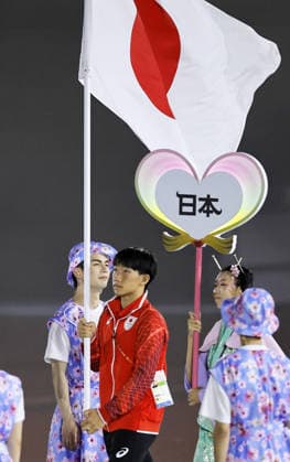 Aichi-Nagoya Asian Games: Closing ceremony Japanese swimmer Shin Ohashi carries the Japanese flag during the closing ceremony of the Aichi-Nagoya Asian Games at Mizuho Park Athletic Stadium in Nagoya, central Japan, on Oct. 4, 2026. A14AA0005629997P