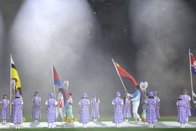 (261004) -- NAGOYA, Oct. 4, 2026 -- Flag-bearer of the delegation of China Bi Kun parades into the stadium during the closing ceremony of the 20th Asian Games Aichi-Nagoya 2026 in Nagoya, Japan, Oct. 4, 2026. ) (SP)JAPAN-NAGOYA-ASIAN GAMES-CLOSING CEREMONY JiaxHaocheng