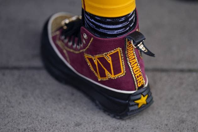 Washington Commanders fan decorated shoe Indianapolis Colts v Washington Commanders, NFL, American Football Herren, USA London, American Football, Tottenham Hotspur Stadium, London, UK - 04 Oct 2026London Tottenham Hotspur Stadium United Kingdom  Copyright: xJoexToth Shutterstockx 17185192k