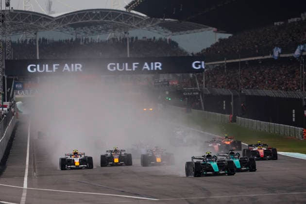 Start of the 2026 Bahrain F1 GP 16 in Malaysia: 01 NORRIS Lando (GBR), McLaren F1 Team MCL40, action from the 2026 Formula 1 Bahrain Grand Prix (Round 16) in Malaysia—start of the race, 12 KIMI ANTONELLI Andrea (ITA), Mercedes AMG F1 Team W17, 63 RUSSELL George (GBR), Mercedes AMG F1 Team W17, action during the 2026 Formula 1 Bahrain Grand Prix in Malaysia, the 16th round of the 2026 Formula One World Championship from October 2 to 4, 2026 at the Sepang International Circuit in Sepang, Malaysia. Photo by Antonin Vincent, DPPI Malaysia