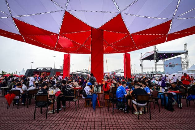 IPA89293061 - Fanzone Area on Race Day (Saturday) of the 2026 Formula 1 Gulf Air Bahrain Grand Prix in Malaysia at the Sepang International Circuit in Sepang, Malaysia. Round 16 of 23 of the 2026 FIA Formula One World Championship, WM, Weltmeisterschaft held October 2–4, 2026. The race was moved from Bahrain to Malaysia and held at the Sepang International Circuit during the 2026 Formula 1 Gulf Air Bahrain Grand Prix in Malaysia—Round 16 of 23—at the Sepang International Circuit in Sepang, Malaysia, as part of the Formula 1 Championship on October 4, 2026.  Copyright: xSrinivasaxKrishnanx xAlessioxDexMarcox xAvens-images.com AvensImages IPAxSportx xx IPA89293061