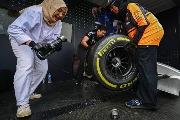 IPA89293069 - Fanzone Area on Race Day, Saturday, of the 2026 Formula 1 Gulf Air Bahrain Grand Prix in Malaysia at the Sepang International Circuit in Sepang, Malaysia. Round 16 of 23 of the 2026 FIA Formula One World Championship, WM, Weltmeisterschaft held October 2–4, 2026. The race was moved from Bahrain to Malaysia and held at the Sepang International Circuit during the 2026 Formula 1 Gulf Air Bahrain Grand Prix in Malaysia—Round 16 of 23—at the Sepang International Circuit in Sepang, Malaysia, as part of the Formula 1 Championship on October 4, 2026.  Copyright: xSrinivasaxKrishnanx xAlessioxDexMarcox xAvens-images.com AvensImages IPAxSportx xx IPA89293069