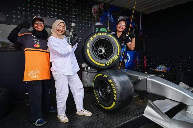 IPA89293082 - Fanzone Area on Race Day, Saturday, of the 2026 Formula 1 Gulf Air Bahrain Grand Prix in Malaysia at the Sepang International Circuit in Sepang, Malaysia. Round 16 of 23 of the 2026 FIA Formula One World Championship, WM, Weltmeisterschaft held October 2–4, 2026. The race was moved from Bahrain to Malaysia and held at the Sepang International Circuit during the 2026 Formula 1 Gulf Air Bahrain Grand Prix in Malaysia—Round 16 of 23—at the Sepang International Circuit in Sepang, Malaysia, as part of the Formula 1 Championship on October 4, 2026.  Copyright: xSrinivasaxKrishnanx xAlessioxDexMarcox xAvens-images.com AvensImages IPAxSportx xx IPA89293082