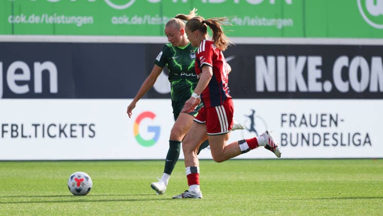 VfL vs. HSV, Women s Bundesliga, Wolfsburg, October 4, 2026, Soccer, Women, Google Pixel Bundesliga, 2026–2027 Season, VfL Wolfsburg vs. Hamburger SV, Ella Paddemor (VfL Wolfsburg), Annaleen Böhler (HSV), AOK Stadium, Lower Saxony, Germany