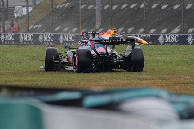 Formula 1 Gulf Air Bahrain Grand Prix in Malaysia 2026 Pierre Gasly (FRA), BWT Alpine Formula One Team , A526, Car 10 spinning out of the racetrack during Formula 1 Gulf Air Bahrain Grand Prix in Malaysia 2026 on October 4., 2026 in Sepang International Circuit, Sepang, Malaysia Zsombor Toth Sepang Sepang International Circuit Selangor Malaysia Copyright: xZsomborxTothx
