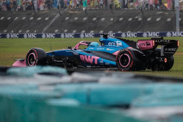 Formula 1 Gulf Air Bahrain Grand Prix in Malaysia 2026 Pierre Gasly (FRA), BWT Alpine Formula One Team , A526, Car 10 spinning out of the racetrack during Formula 1 Gulf Air Bahrain Grand Prix in Malaysia 2026 on October 4., 2026 in Sepang International Circuit, Sepang, Malaysia Zsombor Toth Sepang Sepang International Circuit Selangor Malaysia Copyright: xZsomborxTothx