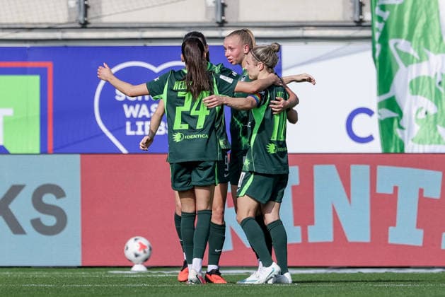 VfL Wolfsburg players celebrating a goal, cheering, jubilant, optimistic, game scene, highlight, joy over the 1-0 goal, DFB REGULATIONS PROHIBIT ANY USE OF PHOTOGRAPHS AS SEQUENCE IMAGES AND OR VIDEO-LIKE PHOTO SERIES DFB REGULATIONS PROHIBIT ANY USE OF PHOTOGRAPHS AS IMAGE SEQUENCES AND OR QUASI-VIDEO, October 4, 2026, Wolfsburg, Germany, soccer, Google Pixel Women’s Bundesliga, VfL Wolfsburg vs. Hamburger SV xobx