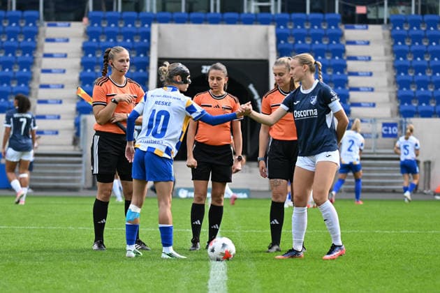 Soccer I Women I 2026–2027 Season I 2. Bundesliga I Matchday 8 I FC Carl Zeiss Jena vs. SC Sand I October 4, 2026: The captains, Emily Reske 10, FC Carl Zeiss Jena, and Milena Fischer (No. 6), SC Sand Jena; Ernst Abbe Sportfeld, ad hoc Arena, Thuringia, Germany Copyright: xLobeca InesxHähnelx