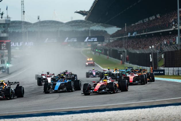Formula 1 Gulf Air Bahrain Grand Prix in Malaysia 2026 Levi Erb OVERTAKE MAXPPP - Sepang 04 10 2026 Race start at the Formula 1 Gulf Air Bahrain Grand Prix 2026 in Malaysia, the 15th round of the 2026 FIA Formula 1 World Championship, WM, Weltmeisterschaft at the Sepang International circuit, from 1 to 4 October 2026 Sepang Sepang International Circuit Malaysia  Copyright: xOVERTAKE MAXPPPxLevixErbx OVT202610047742 OVT202610047742