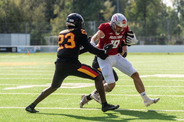AMERICAN FOOTBALL - IFAF EC, AUT vs BEL SALZBURG,AUSTRIA,04.OCT.26 - AMERICAN FOOTBALL - IFAF European Championship, EM, Europameisterschaft Austria vs Belgium. Image shows Stef Atidzah (BEL) and Philipp Klar (AUT).  GEPAxpictures xJulioxArellano