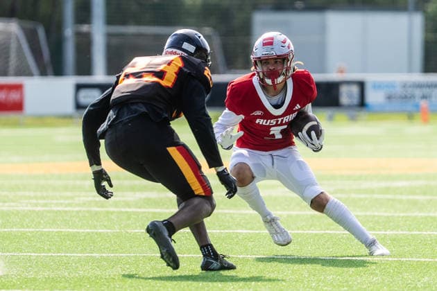AMERICAN FOOTBALL - IFAF EC, AUT vs BEL SALZBURG,AUSTRIA,04.OCT.26 - AMERICAN FOOTBALL - IFAF European Championship, EM, Europameisterschaft Austria vs Belgium. Image shows Stef Atidzah (BEL) and Jonas Dachs-Wiesinger (AUT).  GEPAxpictures xJulioxArellano