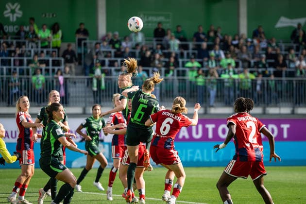Soccer I Women s I 2026–2027 Season I Bundesliga I VfL Wolfsburg vs. Hamburger SV I October 4, 2026 Janina Minge 6, VfL Wolfsburg attempts a header following a corner kick at the AOK Stadium in Wolfsburg, Lower Saxony, Germany Copyright: xLobeca CedricxSiefkerx