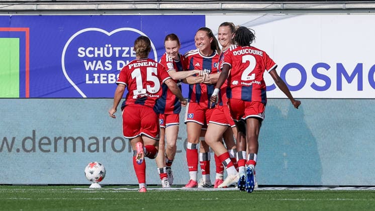 Hamburger SV players, HSV celebrating a goal, cheering, jubilant, optimistic, game scene, highlight, joy over the 1-1 goal scored by Camilla Linberg, Hamburger SV, HSV, 7 Mitte, DFB REGULATIONS PROHIBIT ANY USE OF PHOTOGRAPHS AS SEQUENCE IMAGES AND OR VIDEO-LIKE PHOTO SERIES DFB REGULATIONS PROHIBIT ANY USE OF PHOTOGRAPHS AS SEQUENCE IMAGES, October 4, 2026, Wolfsburg, Germany, Soccer, Google Pixel Women’s Bundesliga, VfL Wolfsburg vs. Hamburger SV xobx