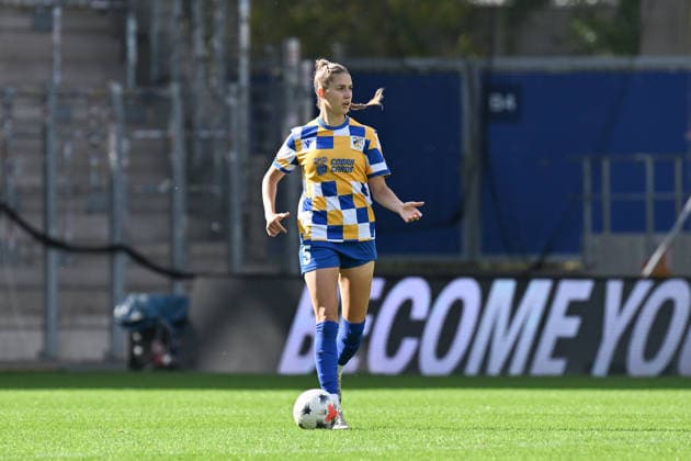 Soccer I Women I 2026–2027 Season I 2. Bundesliga I Matchday 8 I FC Carl Zeiss Jena vs. SC Sand I October 4, 2026 Emily Hähnel 5, FC Carl Zeiss Jena, cutout, close-up, portrait, single photo, single image, body, Jena Ernst Abbe Sportfeld, ad hoc Arena, Thuringia, Germany Copyright: xLobeca InesxHähnelx