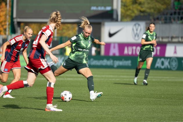 Soccer I Women s I 2026–2027 Season I Bundesliga I VfL Wolfsburg vs. Hamburger SV I October 4, 2026 Ella Peddemor s 5th goal; VfL Wolfsburg shoots on goal at the AOK Stadium in Wolfsburg, Lower Saxony, Germany Copyright: xLobeca CedricxSiefkerx