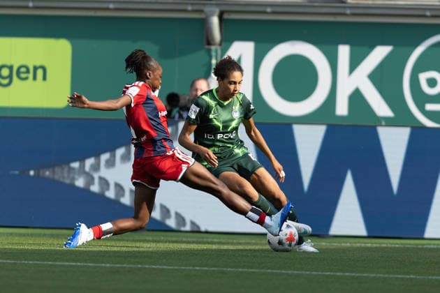 Soccer I Women s I 2026–2027 Season I Bundesliga I VfL Wolfsburg vs. Hamburger SV I October 4, 2026: Magou Doucoure (2) of Hamburger SV and Cora Zicai (28) of VfL Wolfsburg in a tackle at the Wolfsburg AOK Stadium in Lower Saxony, Germany Copyright: xLobeca CedricxSiefkerx