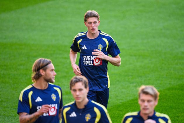 261004 Alexander Bernhardsson of Sweden, a member of the Swedish men’s national soccer team, at a training session on October 4, 2026 in Bucharest. Photo by Ludvig Thunman, BILDBYRAN, code LT LT0826: soccer, football, fotball, Nations League, UEFA Nations League, practice, training, Sweden, Sweden A, bbeng, soccer, football, fotball, Nations League, UEFA Nations League, practice, training, SwedenSweden Sweden Sweden A BBENG  Copyright: LUDVIGxTHUNMAN BB261004LT050