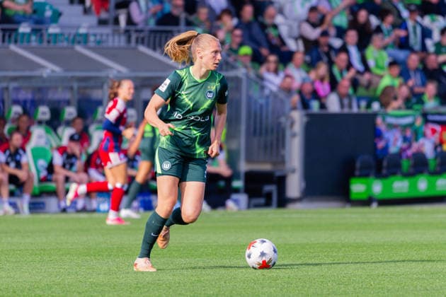 Women s Bundesliga, 2026–2027 Season, April 10, 2026, Matchday 6: VfL Wolfsburg vs. Hamburger SV, AOK Stadium, Wolfsburg; Lieske Carleer (VfL Wolfsburg), No. 3 on the ball Copyright: xMichellexLukax
