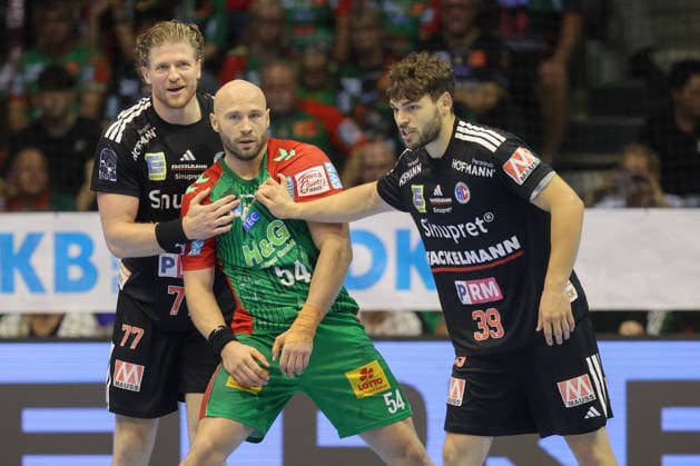 October 4, 2026, xtgx, Opel HBL handball, SC Magdeburg vs. HC Erlangen, emspor, from left: Maciej Gebala (Erlangen), 77, Oscar Bergendahl (Magdeburg), 54, Tobias Buck (Erlangen), 39; duel, battle, tackle, Magdeburg