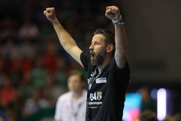 October 4, 2026, xtgx, Opel HBL Handball, SC Magdeburg vs. HC Erlangen emspor, from left: Bennet Wiegert (Magdeburg), coach celebrating, goal celebration, celebrating the goal, Magdeburg celebration