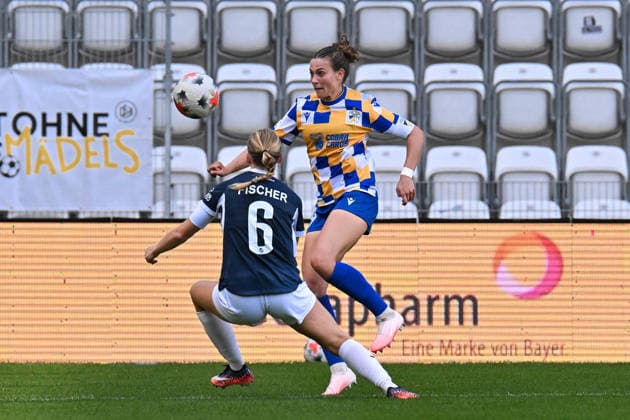 Soccer I Women I 2026–2027 Season I 2. Bundesliga I Matchday 8 I FC Carl Zeiss Jena vs. SC Sand I October 4, 2026 Tackle: Milena Fischer (6), SC Sand, Annika Wohner (18), FC Carl Zeiss Jena, Ernst Abbe Sportfeld, ad hoc Arena, Thuringia, Germany Copyright: xLobeca InesxHähnelx