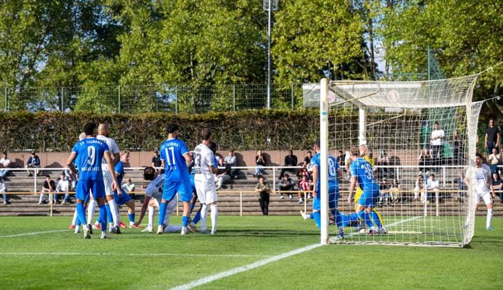 Soccer, Men s, 2026–2027 Season, COSY WASCH Berlin State Cup, Round 3, SV Tasmania vs. VSG Altglienicke, Jonas Nietfeld on one knee, VSG Altglienicke scores the goal to make it 0–1 against goalkeeper Mateusz Mika of SV Tasmania Berlin, October 4, 2026, Copyright: xMatthiasxKochx