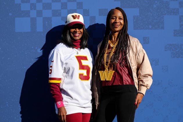 4th October 2026; Tottenham Hotspur Stadium, London, England; NFL, American Football Herren, USA International Series American Football, Washington Commanders versus Indianapolis Colts; fans pose for a photo outside of the stadium HenningxVonxJagow