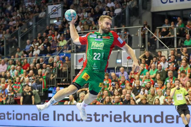 October 4, 2026, xgox, Handball: Opel HBL SC Magdeburg vs. HC Erlangen emspor, from left: Lukas Mertens (Magdeburg), 22, takes a shot, goal scorer, scores a goal, Magdeburg