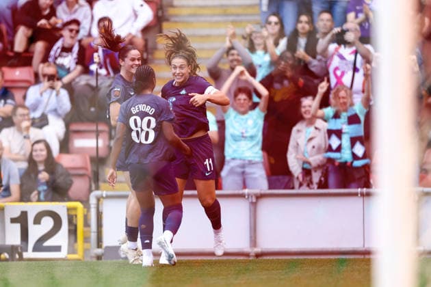 Tottenham Hotspur gegen London City Lionesses, 4. Oktober 2026, London Women’s Super League Tottenham Hotspur gegen London City Lionesses Alexia Putellas von den London City Lionesses feiert das erste Tor. Foto: Jacques Feeney Abseits, London, Großbritannien Copyright: xJacquesxFeeneyx xOffsidexOffside