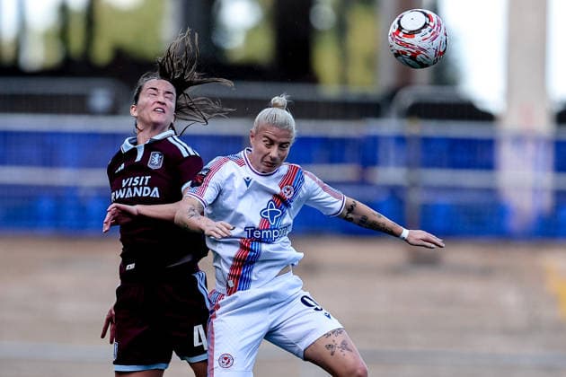 Aston Villa Women v Crystal Palace Women, Women s Super League Crystal Palace Women forward Bethany England (9) heads the ball from Aston Villa Women defender Anna Patten (4) during the Women s Super League match between Aston Villa Women and Crystal Palace Women at Villa Park, Birmingham, UK on 4 October 2026. Birmingham Villa Park West Midlands UK Editorial use only , Copyright: xManjitxNarotrax PSI-24960-0027