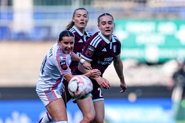 Aston Villa Women v Crystal Palace Women, Women s Super League Crystal Palace Women midfielder Shanade Hopcroft (24) watches ball during the Women s Super League match between Aston Villa Women and Crystal Palace Women at Villa Park, Birmingham, UK on 4 October 2026. Birmingham Villa Park West Midlands UK Editorial use only , Copyright: xManjitxNarotrax PSI-24960-0028