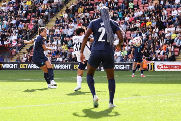 Tottenham Hotspur gegen London City Lionesses, 4. Oktober 2026, London Women’s Super League Tottenham Hotspur gegen London City Lionesses Alexia Putellas von den London City Lionesses erzielt das dritte Tor Foto: Jacques Feeney Abseits London, Großbritannien  Copyright: xJacquesxFeeneyx xOffsidexOffside