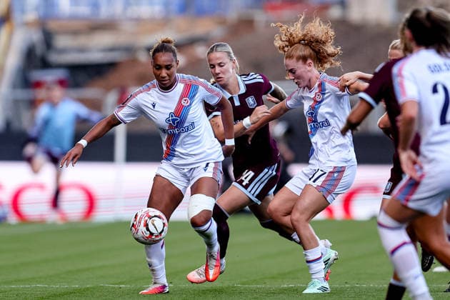 Aston Villa Women v Crystal Palace Women, Women s Super League Crystal Palace Women forward Lexi Lloyd-Smith (7) battles for possession during the Women s Super League match between Aston Villa Women and Crystal Palace Women at Villa Park, Birmingham, UK on 4 October 2026. Birmingham Villa Park West Midlands UK Editorial use only , Copyright: xManjitxNarotrax PSI-24960-0030