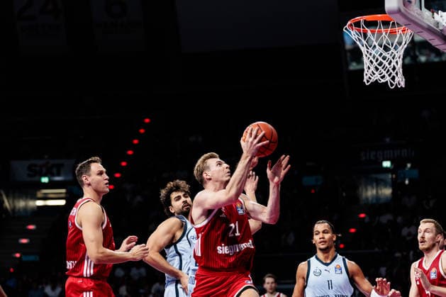 easyCredit Basketball Bundesliga: FC Bayern Munich vs. EWE Baskets Oldenburg, October 4, 2026. Justus Hollatz of FC Bayern Munich, age 21, taking a shot. easyCredit Basketball Bundesliga: FC Bayern Munich vs. EWE Baskets Oldenburg, Munich, BMW Park, October 4, 2026 Copyright: xBEAUTIFULxSPORTS Wunderlx