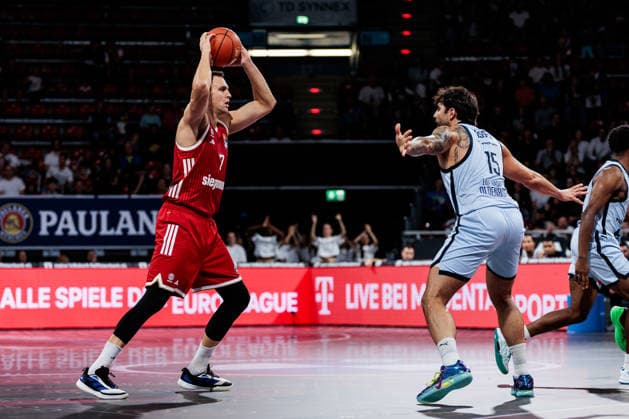 easyCredit Basketball Bundesliga FC Bayern Munich vs. EWE Baskets Oldenburg, October 4, 2026 Johannes Jo Voigtmann of FC Bayern Munich, No. 7, with the ball against Marcel Keßen of EWE Baskets Oldenburg, No. 15 easyCredit Basketball Bundesliga FC Bayern Munich vs. EWE Baskets Oldenburg, Munich, BMW Park on October 4, 2026 Copyright: xBEAUTIFULxSPORTS Wunderlx