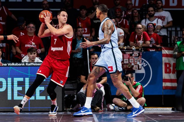 easyCredit Basketball Bundesliga FC Bayern Munich vs. EWE Baskets Oldenburg, October 4, 2026 Johannes Jo Voigtmann of FC Bayern Munich, No. 7, with the ball against Demajeo Wiggins of EWE Baskets Oldenburg, No. 2 easyCredit Basketball Bundesliga FC Bayern Munich vs. EWE Baskets Oldenburg, Munich, BMW Park on October 4, 2026 Copyright: xBEAUTIFULxSPORTS Wunderlx