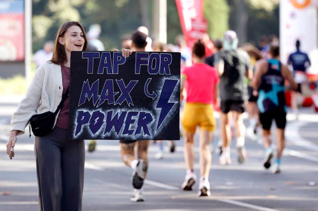 Participants in the 28th Generali Cologne Marathon 2026 run through downtown Cologne. Numerous spectators cheer on the runners with homemade signs. Thematic photo, symbolic image. Cologne, October 4, 2026. North Rhine-Westphalia, Germany Copyright: xChristophxHardtx