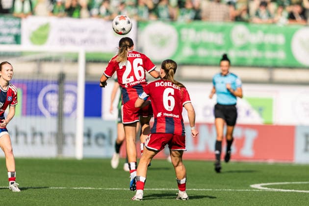 Soccer I Women s I 2026–2027 Season I Bundesliga I VfL Wolfsburg vs. Hamburger SV I October 4, 2026 Jonna Wrede, 26, of Hamburger SV heads the ball at the AOK Stadium in Wolfsburg, Lower Saxony, Germany Copyright: xLobeca CedricxSiefkerx