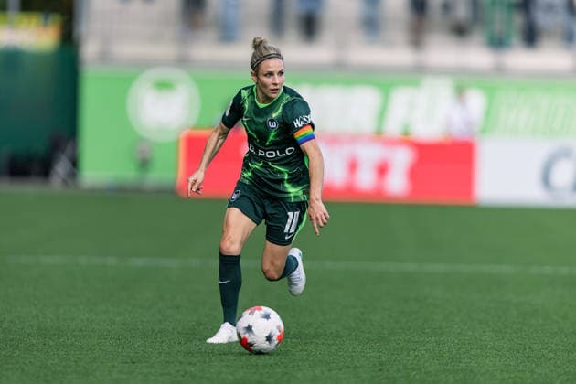 Soccer I Women s I 2026–2027 Season I Bundesliga I VfL Wolfsburg vs. Hamburger SV I October 4, 2026 Svenja Huth 10, VfL Wolfsburg, cutout, close-up, portrait, single photo, single image, body action, dribbling, Wolfsburg, AOK Stadium, Lower Saxony, Germany Copyright: xLobeca CedricxSiefkerx