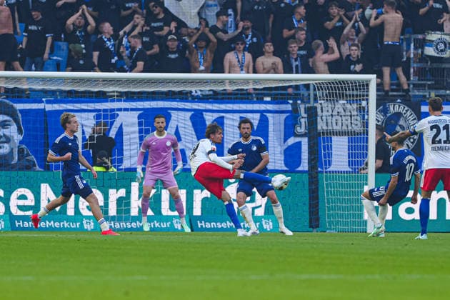 Shot on goal, scoring chance: Otto Stange, Hamburger SV, 19 GER, Hamburger SV vs. FC Copenhagen, soccer, friendly match, 2026–2027 season, October 4, 2026 GER, Hamburger SV vs. FC Copenhagen, soccer, friendly match, 2026–2027 season, October 4, 2026 Hamburg Copyright: xEibner-Pressefoto MarcelxvonxFehrnx EP_MFN