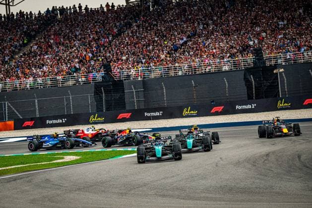 Start of the Race during the Race of Formula 1 Gulf Air Bahrain Grand Prix in Malaysia 2026 at Sepang International Circuit in Sepang, Malaysia. Round 16 of 23 of the 2026 FIA Formula One World Championship, WM, Weltmeisterschaft held October 2-4, 2026. The race was relocated from Bahrain to Malaysia and held at Sepang International Circuit. Formula 1 Gulf Air Bahrain Grand Prix in Malaysia 2026 - Round 16 of 23 - Sepang International Circuit, Sepang, Malaysia F1-2026-R04-BHR