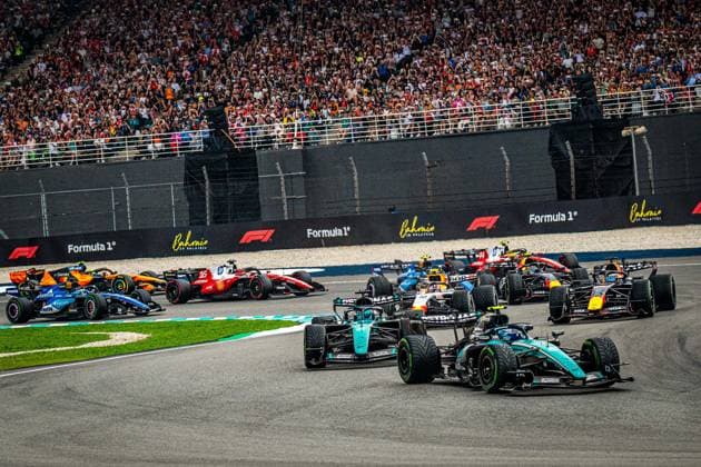 Start of the Race during the Race of Formula 1 Gulf Air Bahrain Grand Prix in Malaysia 2026 at Sepang International Circuit in Sepang, Malaysia. Round 16 of 23 of the 2026 FIA Formula One World Championship, WM, Weltmeisterschaft held October 2-4, 2026. The race was relocated from Bahrain to Malaysia and held at Sepang International Circuit. Formula 1 Gulf Air Bahrain Grand Prix in Malaysia 2026 - Round 16 of 23 - Sepang International Circuit, Sepang, Malaysia F1-2026-R04-BHR