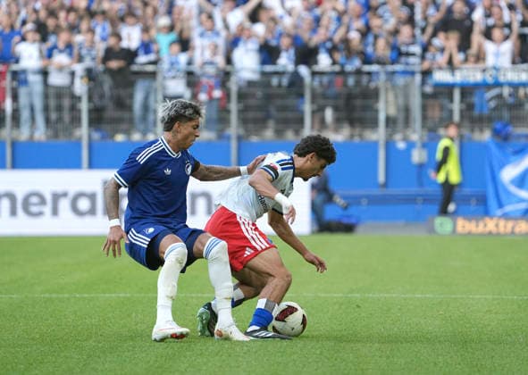 Photo by Martin ADELINE: HSV vs. Maher CARRIZO, left—German Bundesliga, friendly match on Sunday, October 4, 2026, Hamburger SV vs. FC Copenhagen