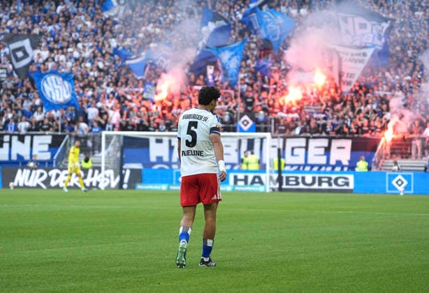 Photo by Martin ADELINE: HSV Amid the Passion of Mourning Nogly Fans; Soccer; Bundesliga; Friendly Match on Sun, Oct. 4, 2026; Hamburger SV vs. FC Copenhagen