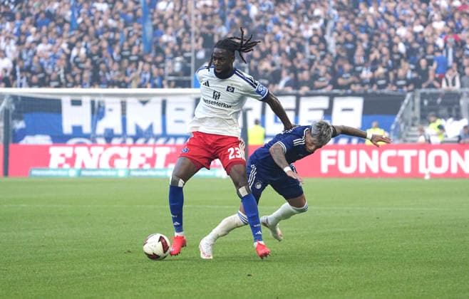 Photo: Jordan Torunarigha (HSV) vs. Maher CARRIZO, right—Bundesliga soccer, friendly match on Sunday, October 4, 2026: Hamburger SV vs. FC Copenhagen