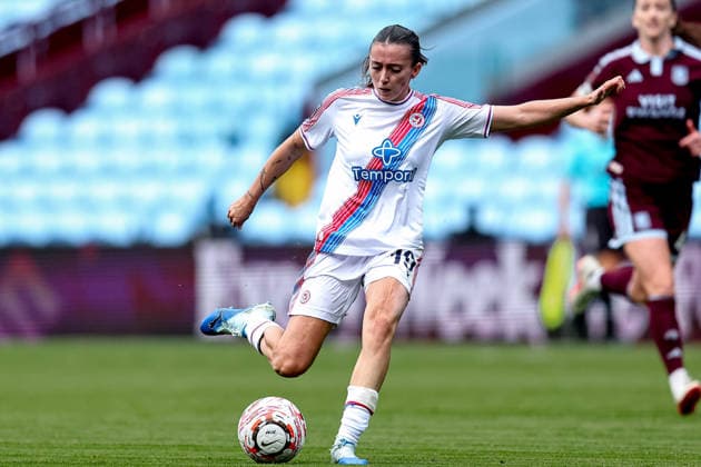 Aston Villa Women v Crystal Palace Women, Women s Super League GOAL scores 1-1 Crystal Palace Women forward Abbie Larkin (19) shoots at goal and scores during the Women s Super League match between Aston Villa Women and Crystal Palace Women at Villa Park, Birmingham, UK on 4 October 2026. Birmingham Villa Park West Midlands UK Editorial use only , Copyright: xManjitxNarotrax PSI-24960-0051
