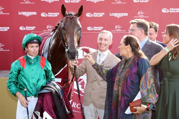 October 4, 2026, Longchamp, Paris, FRA Daryz with Mickael Barzalona and the team after winning the Qatar Prix de l Arc de Triomphe at the ParisLongchamp racetrack Horse, Jockey, Daryz, Barzalona, Victory 261004D552LONGCHAMP JPG