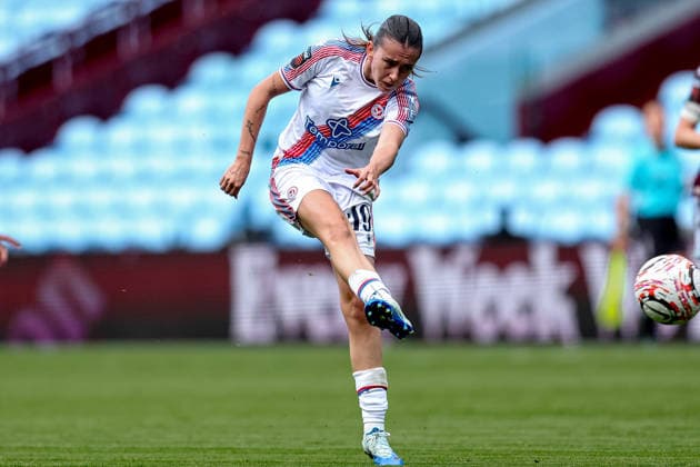 Aston Villa Women v Crystal Palace Women, Women s Super League GOAL scores 1-1 Crystal Palace Women forward Abbie Larkin (19) shoots at goal and scores during the Women s Super League match between Aston Villa Women and Crystal Palace Women at Villa Park, Birmingham, UK on 4 October 2026. Birmingham Villa Park West Midlands UK Editorial use only , Copyright: xManjitxNarotrax PSI-24960-0053
