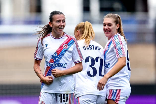 Aston Villa Women v Crystal Palace Women, Women s Super League GOAL scores 1-1 Crystal Palace Women forward Abbie Larkin (19) shoots at goal and scores and celebrates during the Women s Super League match between Aston Villa Women and Crystal Palace Women at Villa Park, Birmingham, UK on 4 October 2026. Birmingham Villa Park West Midlands UK Editorial use only , Copyright: xManjitxNarotrax PSI-24960-0057